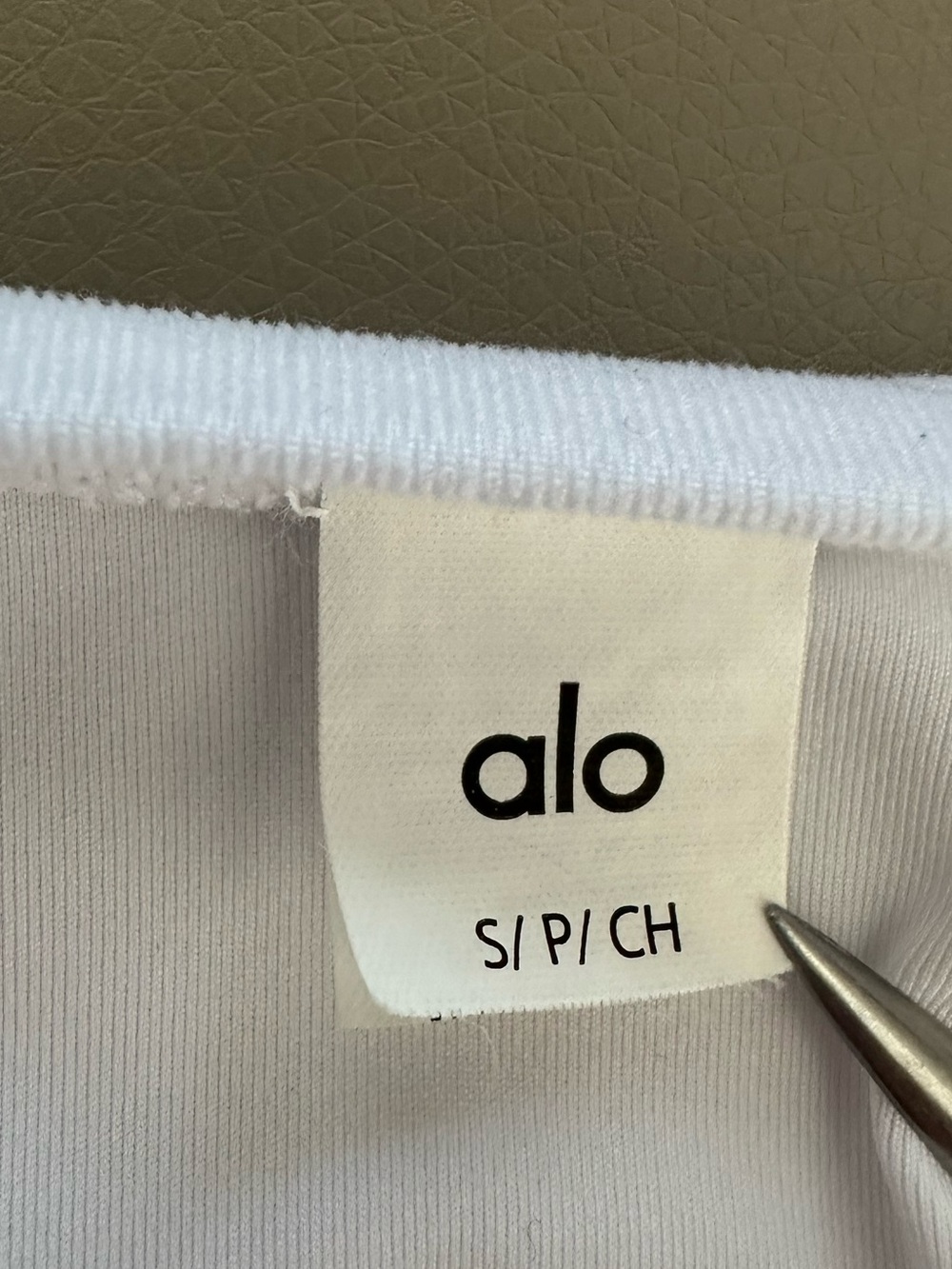 AUTHENTIC ALO YOGA White Open Back Cropped Top Short Sleeve Activewear Size S - Picture 5 of 10